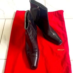 Authentic Like- New Bally leather ankle boots